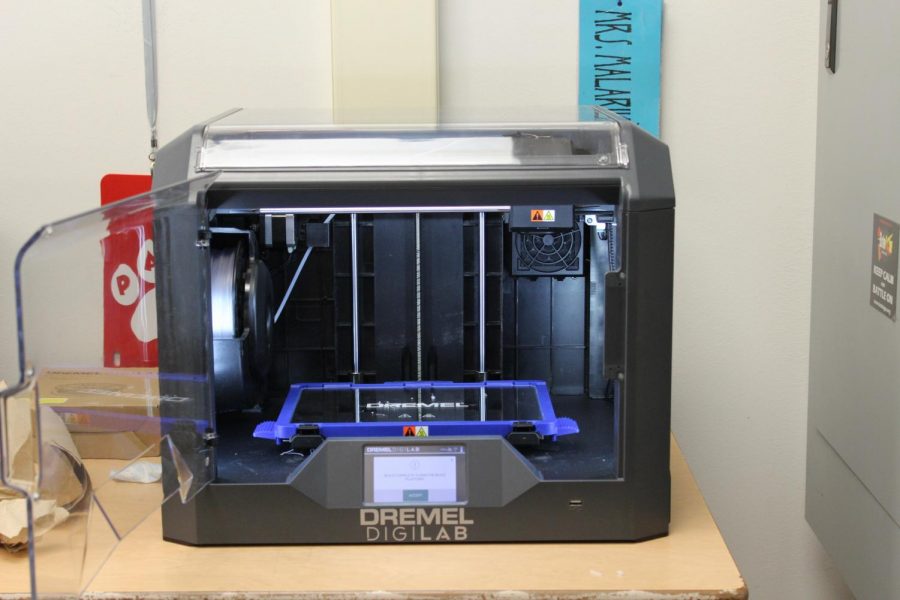 3D printers at work making objects