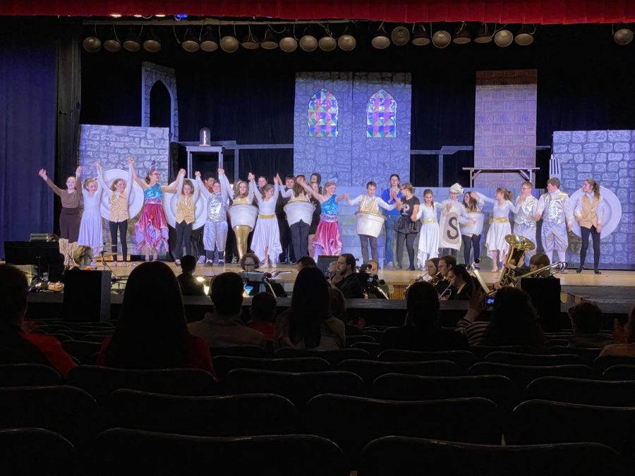 Middle schoolers bowing at the end of their first show at the faculty dress rehearsal on Thursday, March 2 at FHS.
