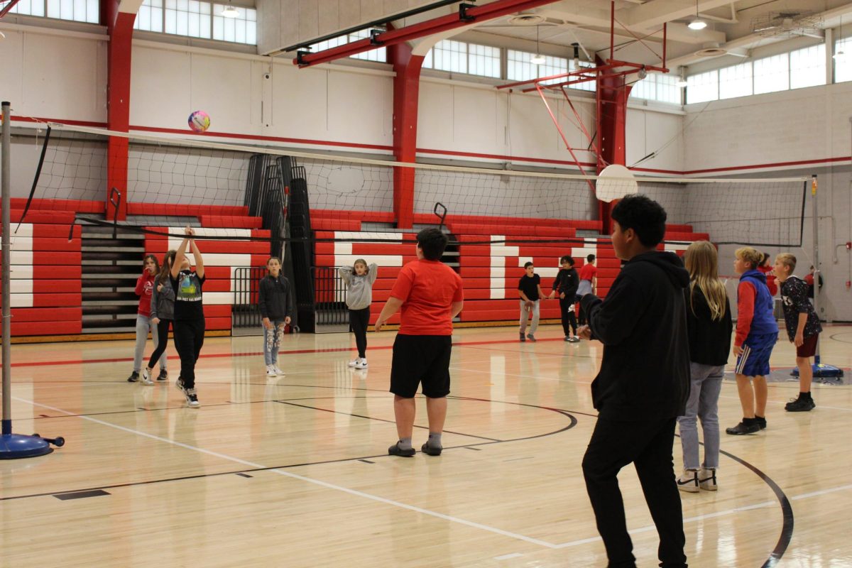 Seventh-grade+students+playing+a+volleyball+game+at+the+gym+in+October.