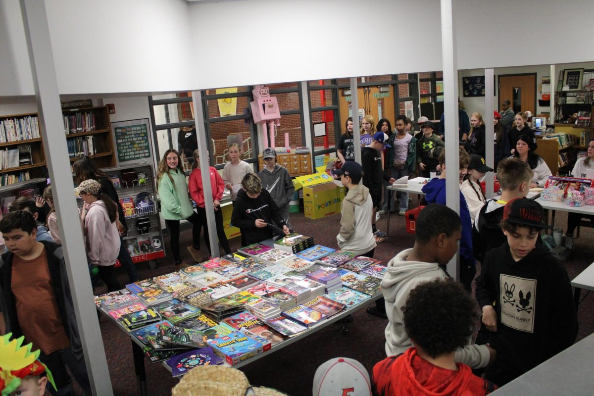 5th grade students search for and buy books.