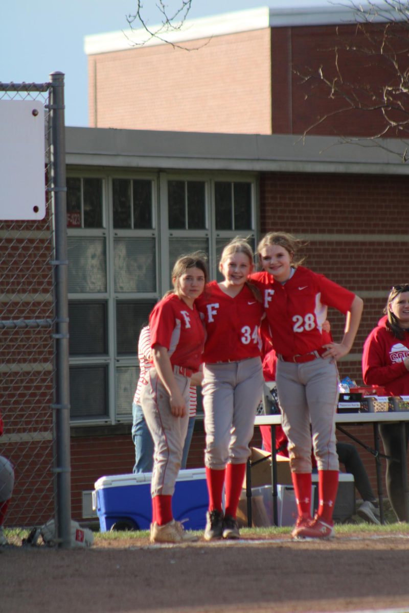 Jordyn Moehrle, Brooke Sarvey, and Presley Malsch pose for a picture